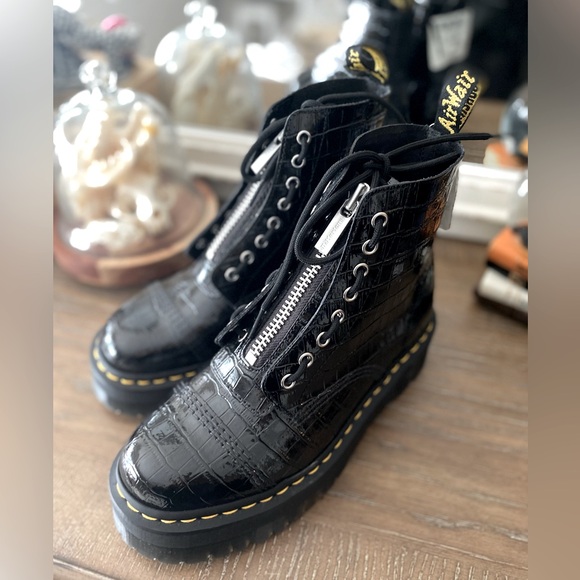 Dr. Martens Shoes - Dr. Martens Sinclair platform black boots in croc patent leather (Women, 9) BNWT